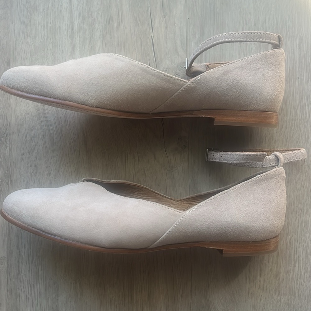 Charleston Shoe Company Taupe Suede Flats NWOT - Picture 2 of 9